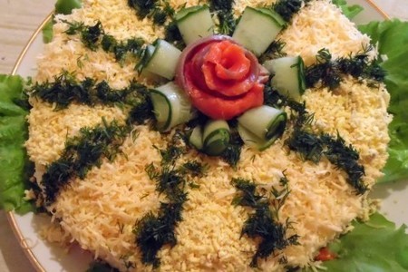 Фото к рецепту: Слоеный салат-торт "мимоза"