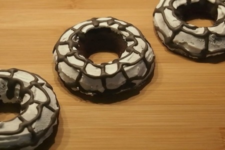 Фото к рецепту: Печеные шоколадные пончики