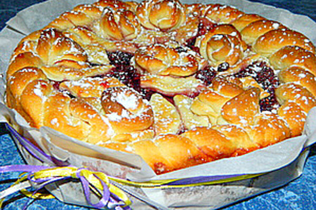 Пирог с малиновым вареньем.
