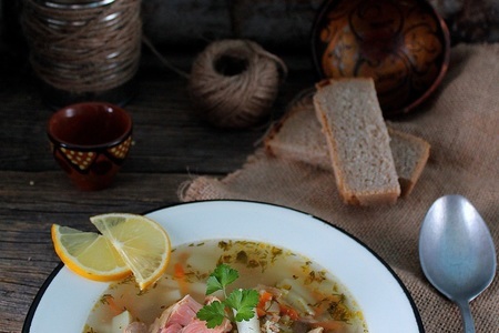 Фото к рецепту: Рыбный суп с пшеном