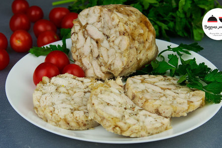 Фото к рецепту: Домашняя колбаса из куриного филе - вкусная закуска