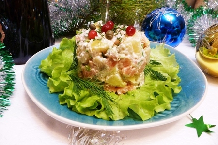 Фото к рецепту: Салат "новогодний" с красной рыбой