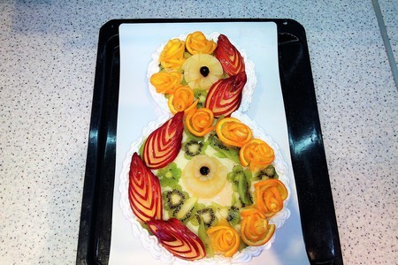 Фото к рецепту: Торт с фруктами "8 марта"