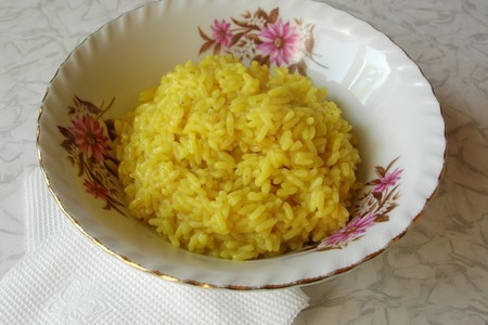 Фото к рецепту: Рассыпчатый рис с карри (очень простое постное блюдо) 
