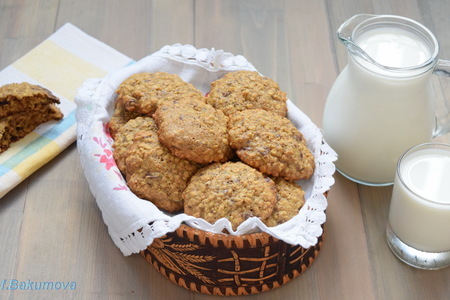 Фото к рецепту: Овсяное печенье с кусочками шоколада. 