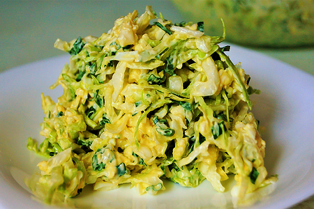 Фото к рецепту: Салат с капустой и плавленными сырками | вкусно и бюджетно!
