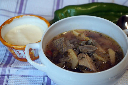 Фото к рецепту: Суп овощной с шампиньонами и щавелем