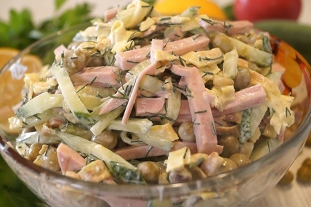 Фото к рецепту: Простой салат до изумления и вкусный до безобразия! 