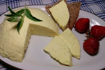 Фото к рецепту: Простой, вкусный домашний сыр. из молока