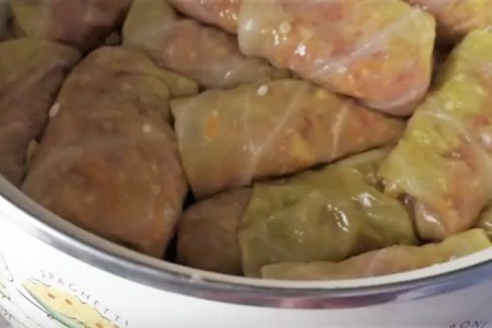 Фото к рецепту: Голубцы с мясом из квашеной капусты (сербская сарма)