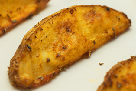 Фото к рецепту: Запеченный картофель в духовке по деревенски. видео-рецепт