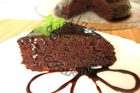 Фото к рецепту: Влажный шоколадный торт без яиц