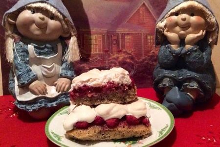 Фото к рецепту: Манно-ореховый пирог под малиново-белковым облачком "мила"