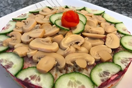 Фото к рецепту: Постный слоеный салат без майонеза