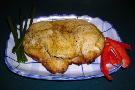 Фото к рецепту: Индюшачья грудка запеченная в духовке