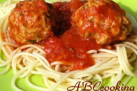 Фото к рецепту: Italian meat balls(мясные шарики по-итальянски)