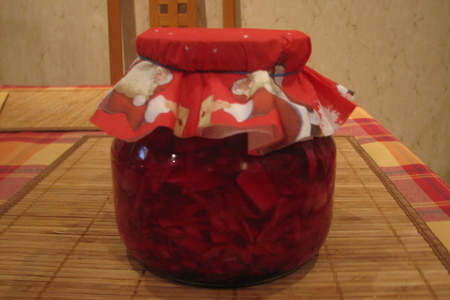 Фото к рецепту: Маринованная капуста с виноградом и свеклой