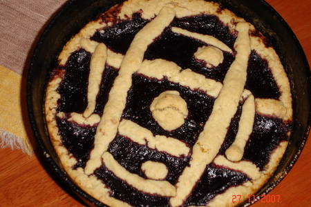 Фото к рецепту: Пирог с черникой (или с вареньем)