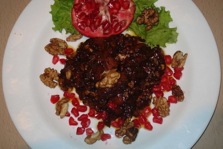 Фото к рецепту: Курица с грецкими орехами в гранатовом соке