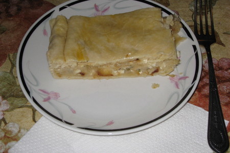 Фото к рецепту: Пирог с брынзой и картошкой