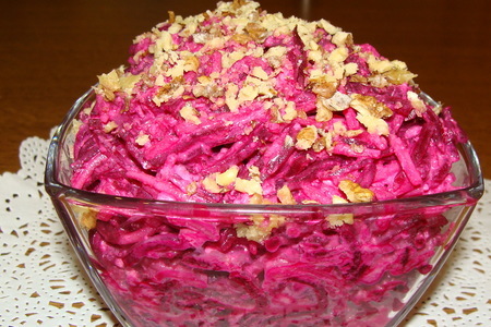 Фото к рецепту: Свекольно-грушевый салат с сыром