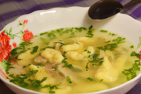 Куриный суп с галушками, блюдо украинской кухни
