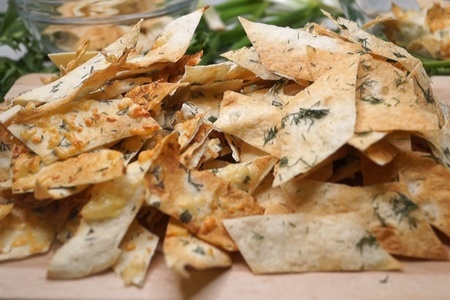 Фото к рецепту: Хрустящие чипсы из лаваша