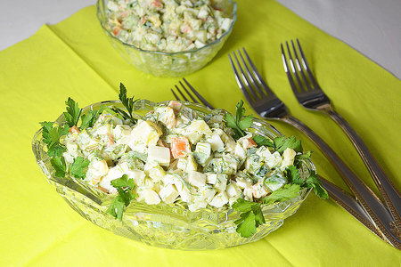 Фото к рецепту: Салат с картофелем и яйцом
