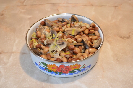 Салат диетический из фасоли с грибами -  вегетарианский рецепт