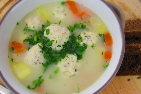 Фото к рецепту: Суп с фрикадельками и сливочным сыром