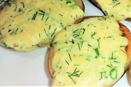 Фото к рецепту: Картофель с сыром, запеченный в духовке.