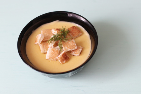 Фото к рецепту: Сырный крем суп