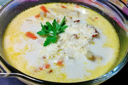 Фото к рецепту: Сырный суп из плавленных сырков