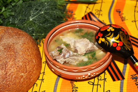 Фото к рецепту: Гороховый суп с ребрышками