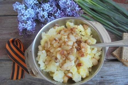 Картофельная толченка с луком и салом