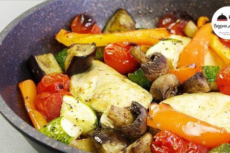 Фото к рецепту: Восхитительное куриное филе с овощами