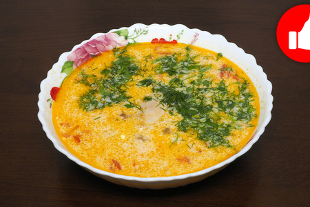 Фото к рецепту: Вкусный куриный суп с помидорами в мультиварке
