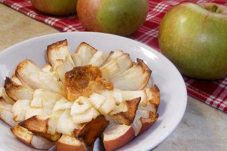 Мамин рецепт самых вкусных и красивых запеченных в духовке яблок
