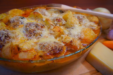 Фото к рецепту: Биточки с картошкой и сыром