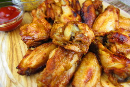 Фото к рецепту: Крылышки в медово-соевом соусе