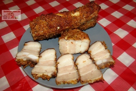 Фото к рецепту: Свиная грудинка в горчичном маринаде в духовке