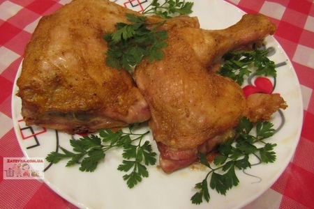 Фото к рецепту: Куриные окорочка фаршированные сыром и чесноком