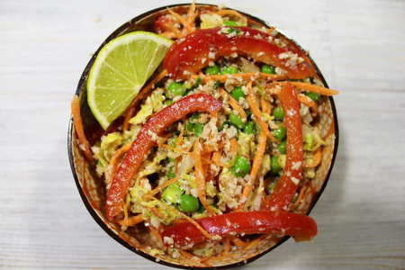 Фото к рецепту: Овощной салат по-тайски
