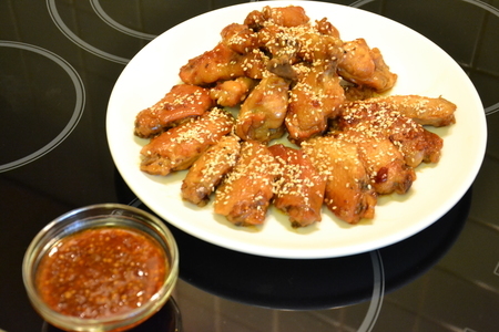 Фото к рецепту: Куриные крылышки в медово-горчичном соусе