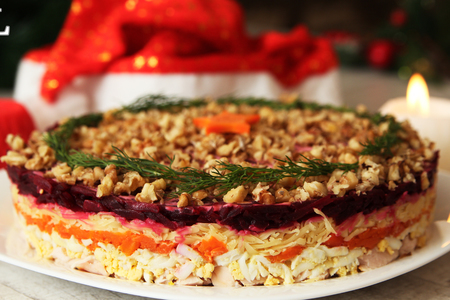 Фото к рецепту: Потрясающий салат к новогоднему столу! 