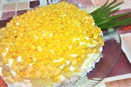 Фото к рецепту:  салат "ананас" на праздничный стол.