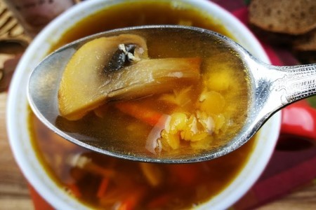 Фото к рецепту: Суп с чечевицей и грибами