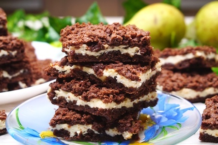 Фото к рецепту: Шоколадное печенье с творожной начинкой