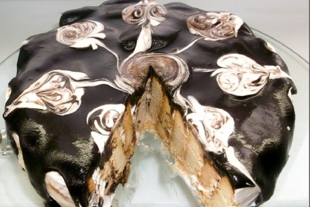 Фото к рецепту: Торт без выпечки из печенья  сочный, мягкий, вкусный торт без выпечки 