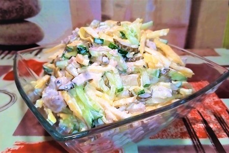 Фото к рецепту: Салат с мясом и яичными блинчиками